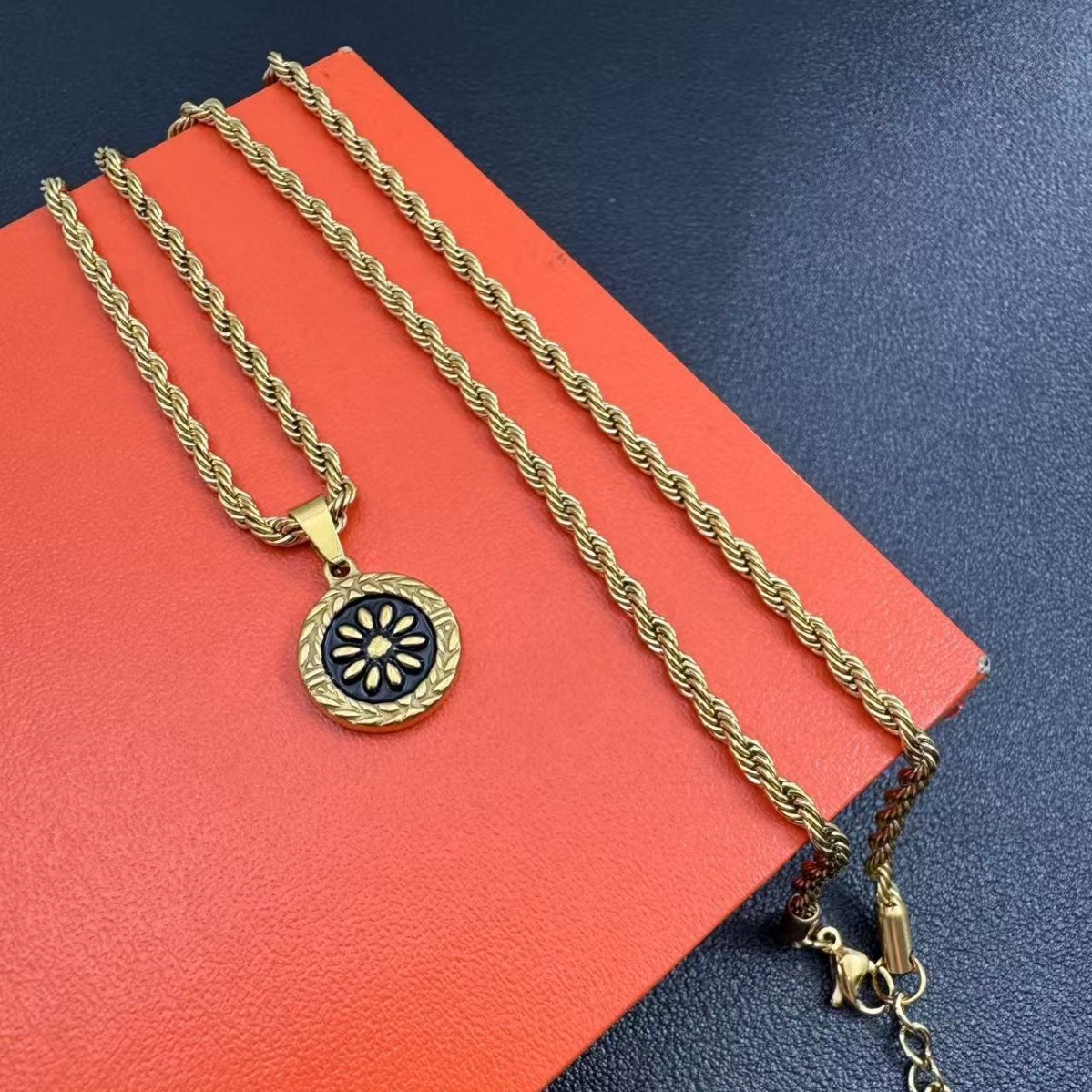 Retro Sunflower Medallion Necklace Twisted Rope Chain Stainless Unisex Collar