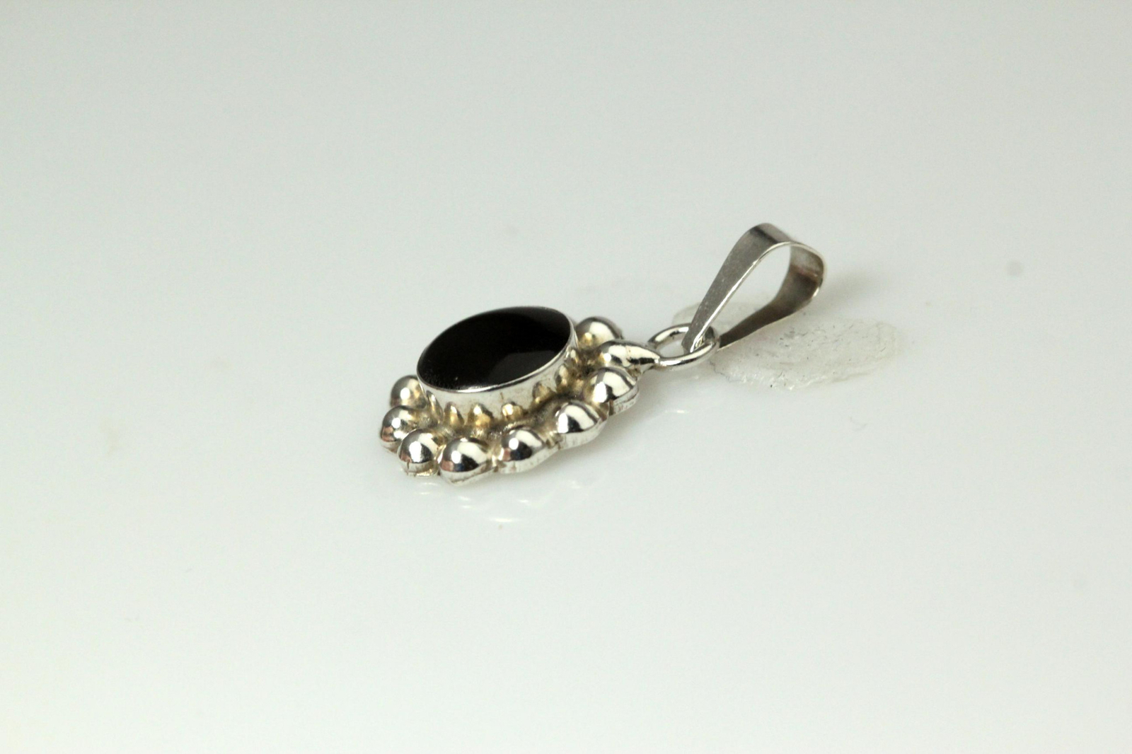 925 Sterling Silver Oval Black Stone Pendant 1.7 Grams (PEN6453)