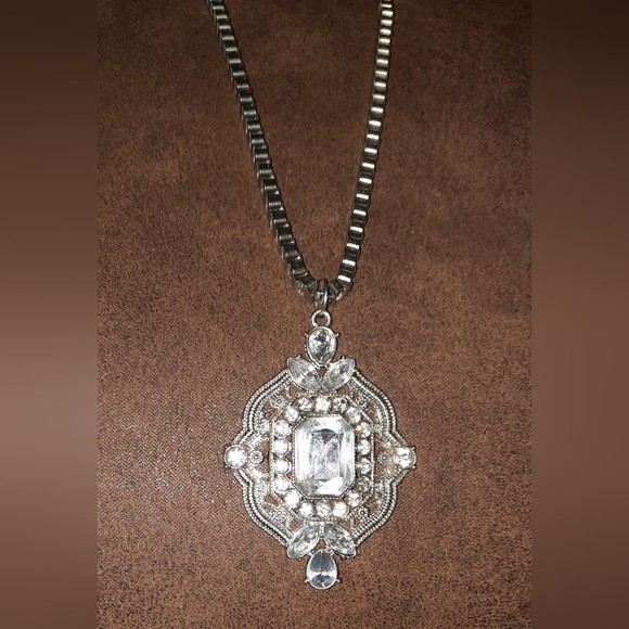 art deco style Ornate crystal pendant silvertone statement necklace flaw
