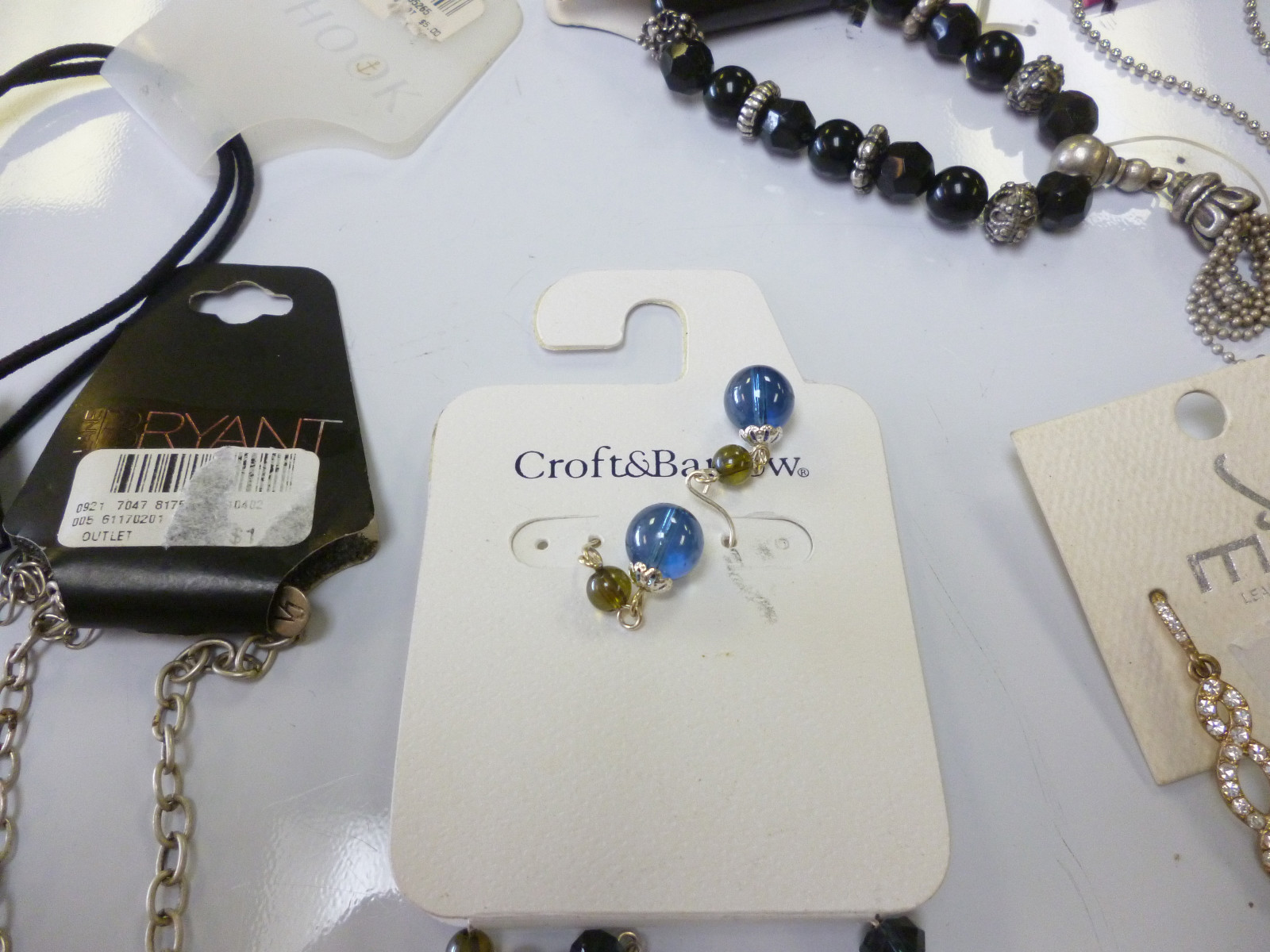 NEW MIXED LOT OF Various NECKLACES, EARRING AND BRACELET 11 PIECES