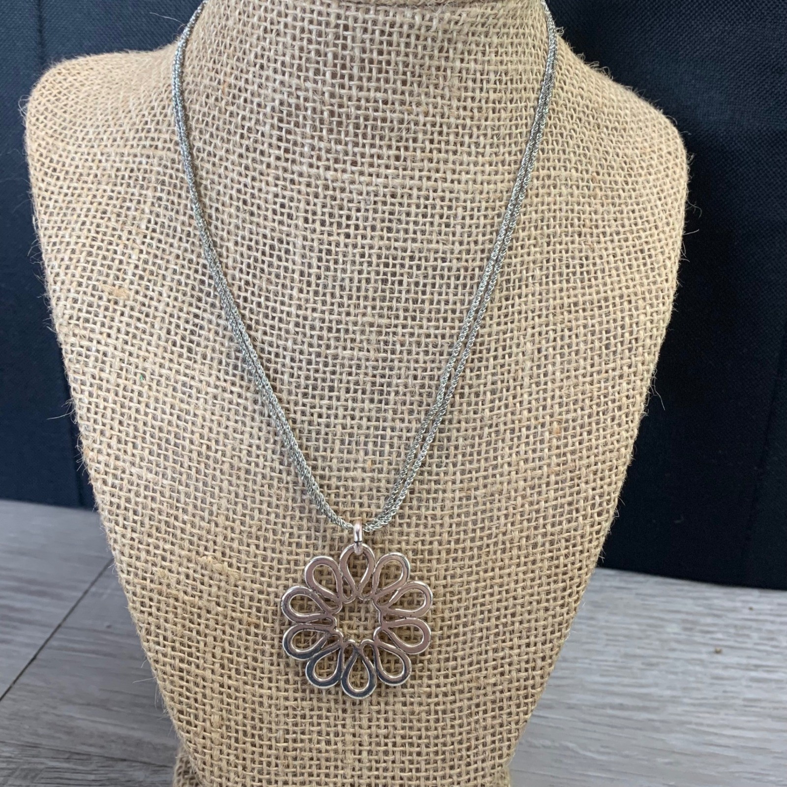 Liz Claiborne Silver Tone Double Strand Rope Chain Floral Pendant Necklace 16in