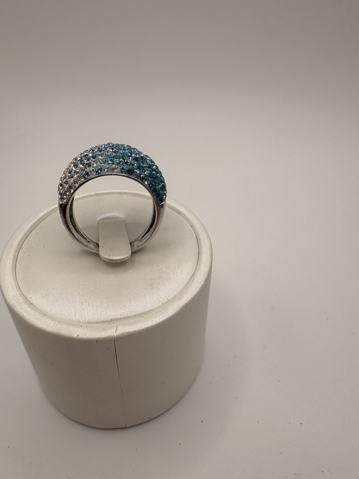 Sterling Silver Ring 0.2 oz Fine Jewelry Sz 9 White & Blue Shade Stones Ombre