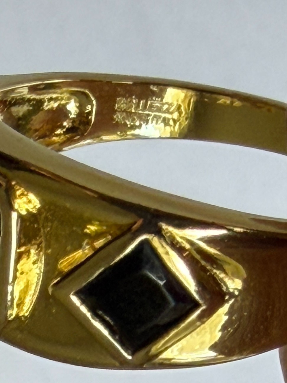 Onyx-like Bellezza Black Spinel Italian Goldtone Ring SIZE 8 stamped ITAOR ITALY