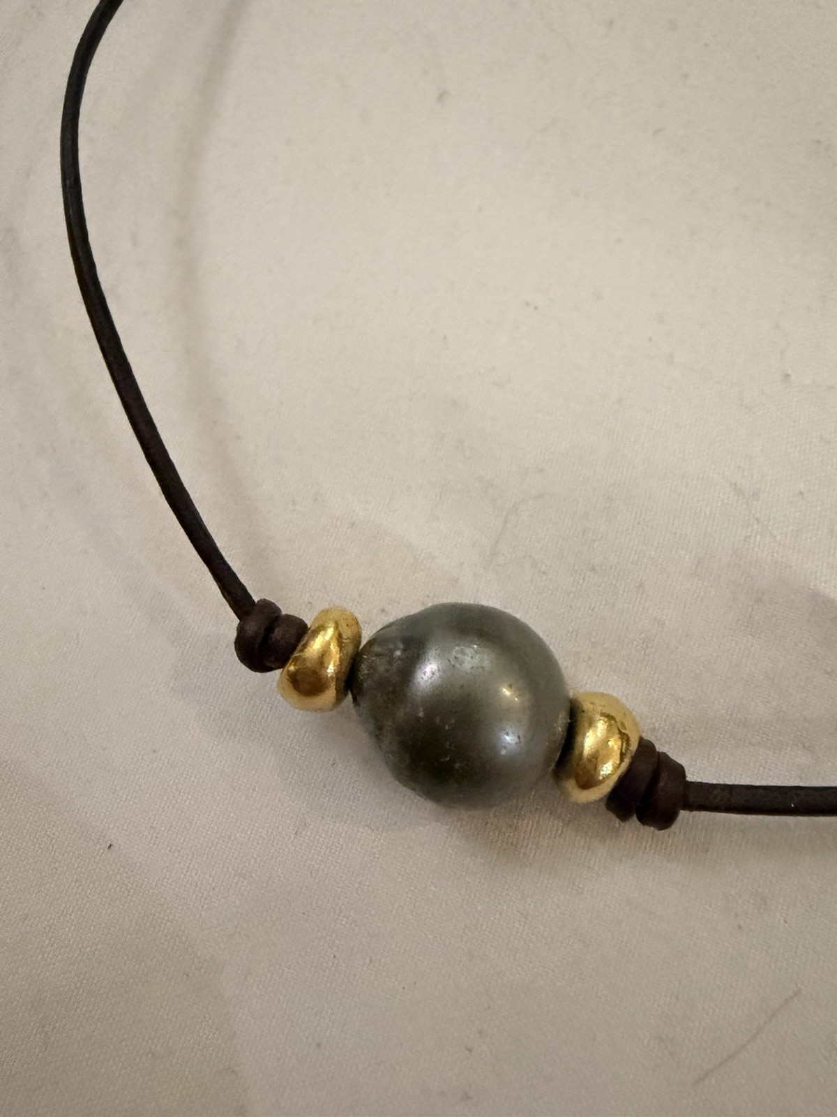 Pearls by Lola Brown Leather Beaded Necklace Gray Round Pearl Bead Pendant Gold