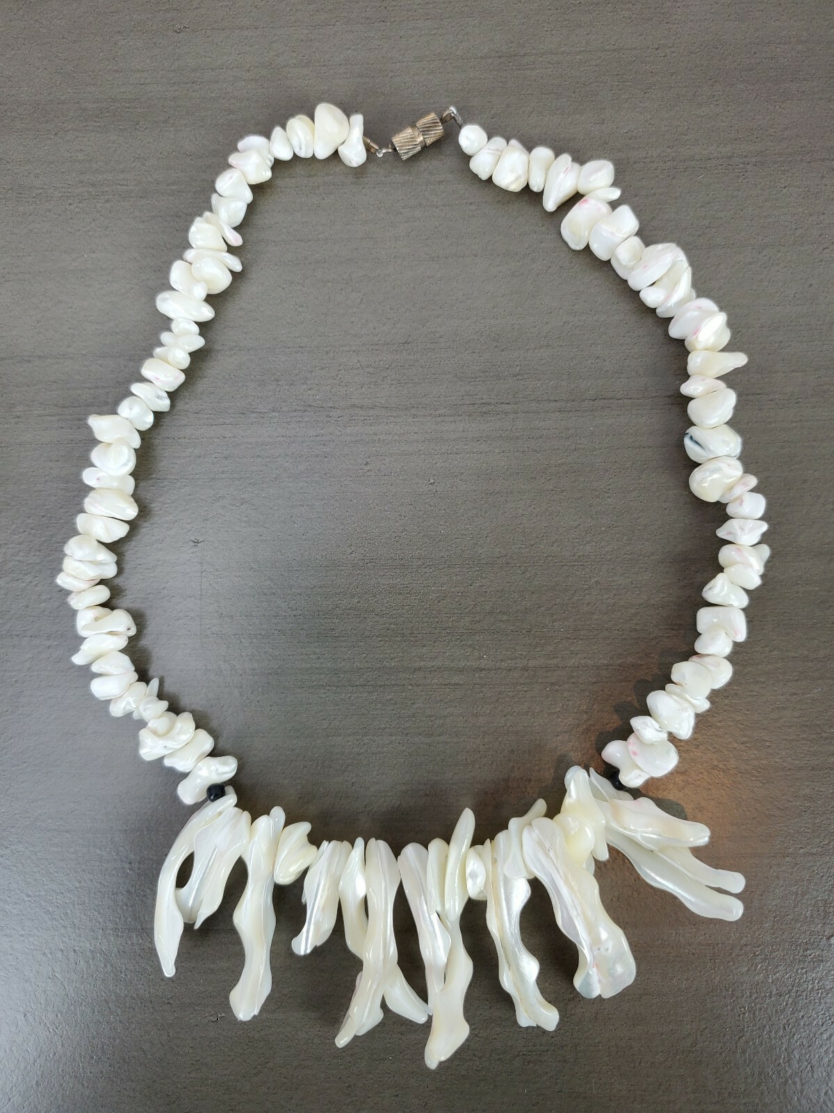 Beautiful Vintage Mother of Pearl Shell Strand/String Pendant NECKLACE B