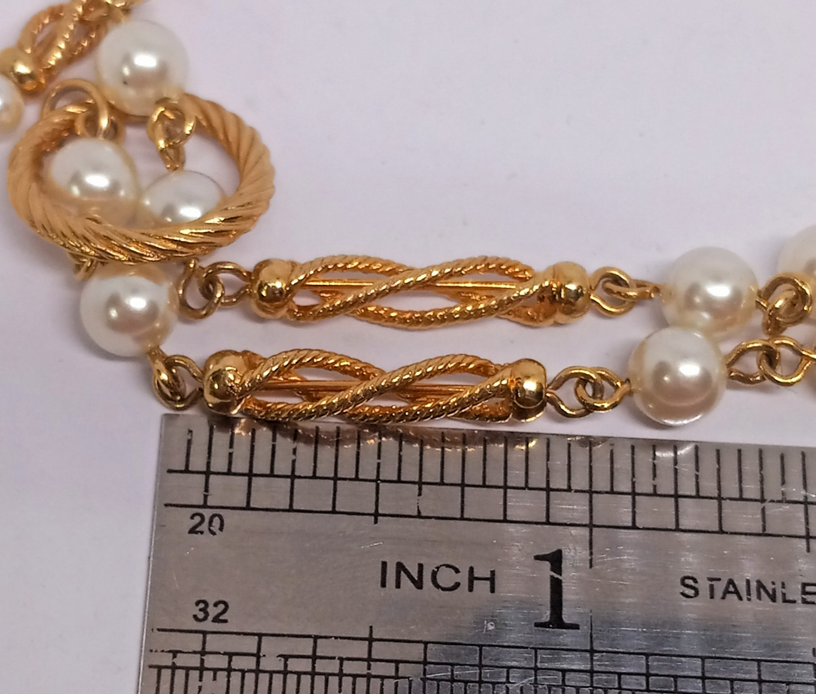 VTG 18″ Unmarked Gold Tone Rope Twist Links & Pearl Beads w/ Toggle Clasp Chain
