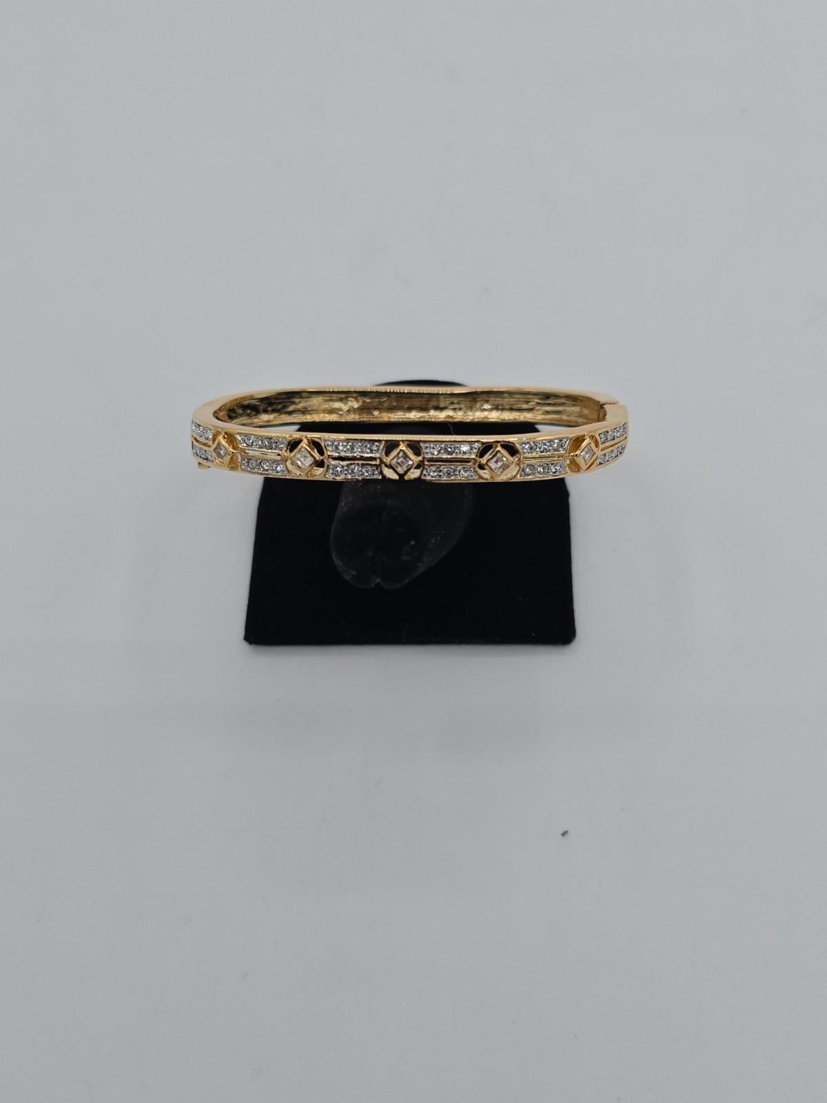 LAUREN G ADAMS HINGED BANGLE BRACELET 18k Gold Plated, Swarovski Crystals B-199