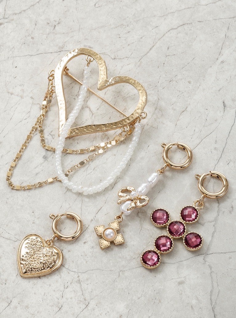 No Boundaries Pin & Charm Jewelry Set Gold Tone Heart Purple White Round Gems