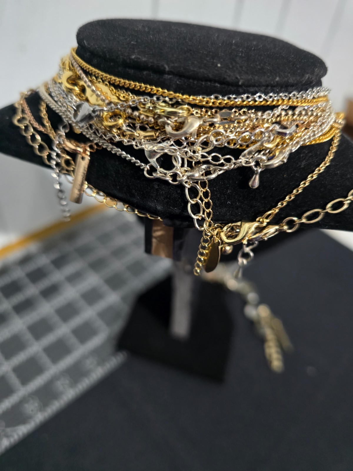 Lot of Fashion Necklaces Mixed Metals/Materials (16)