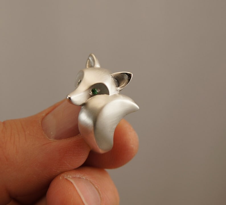 Silver Fox Ring with Green Gemstone Eyes – Unique Animal Jewelry for Women & Men