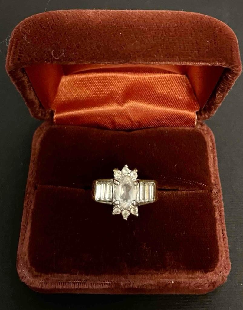 Vintage 18K HGE Gold Cocktail Ring Size 7. Faceted Oval, Round, Baggett Stones