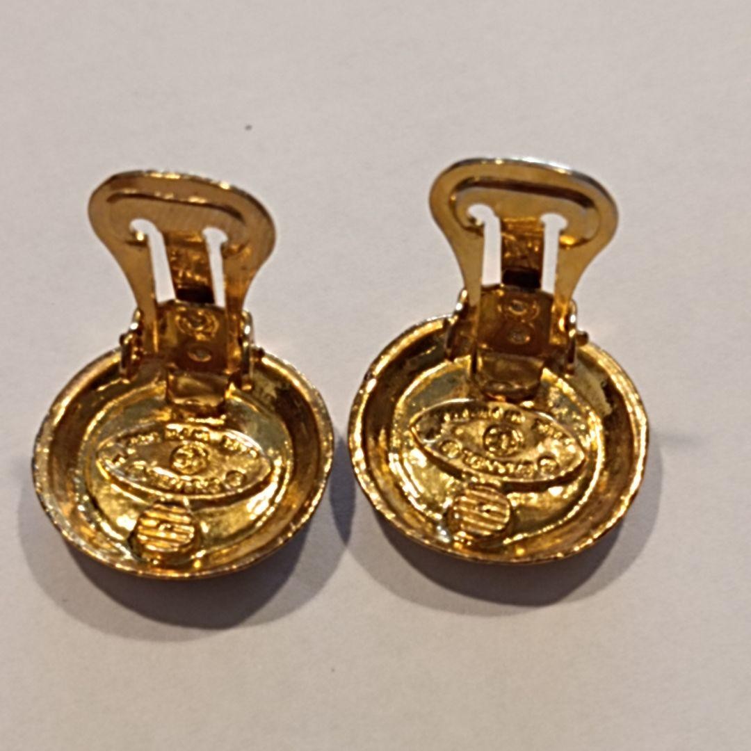 Chanel Earrings with Scratches and Stains No Accessories