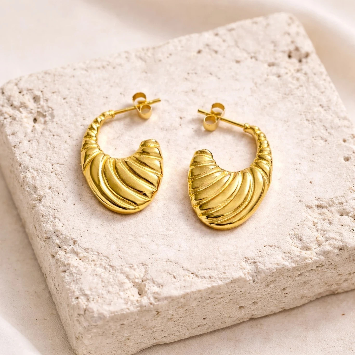 14k Gold Plated Chunky Hinge Korean style stud Clasp Hammered Hoop Earrings