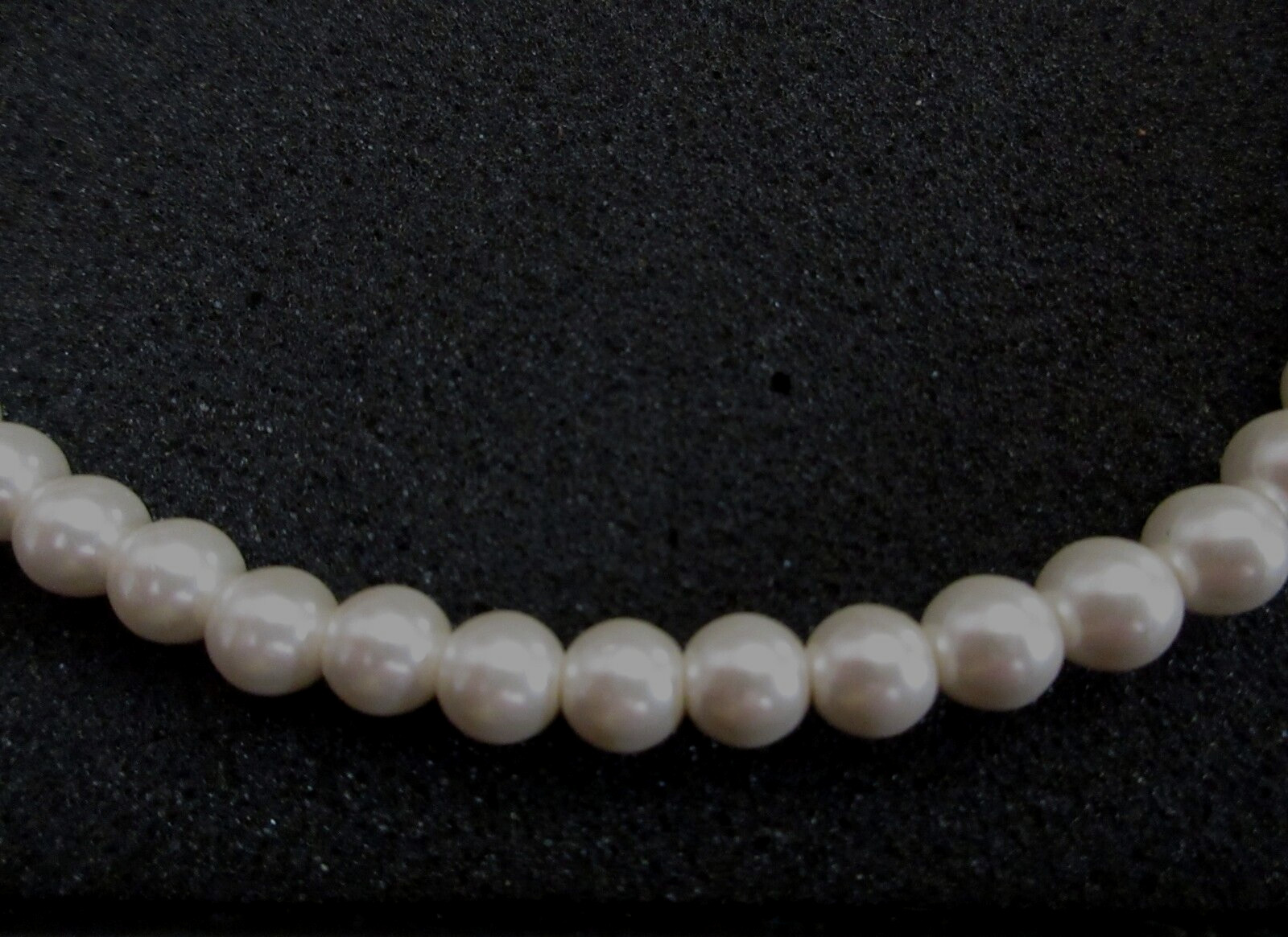 20” Signed SU Single Strand White Lustre Faux Pearl Necklace Adjust 18″ Max NICE