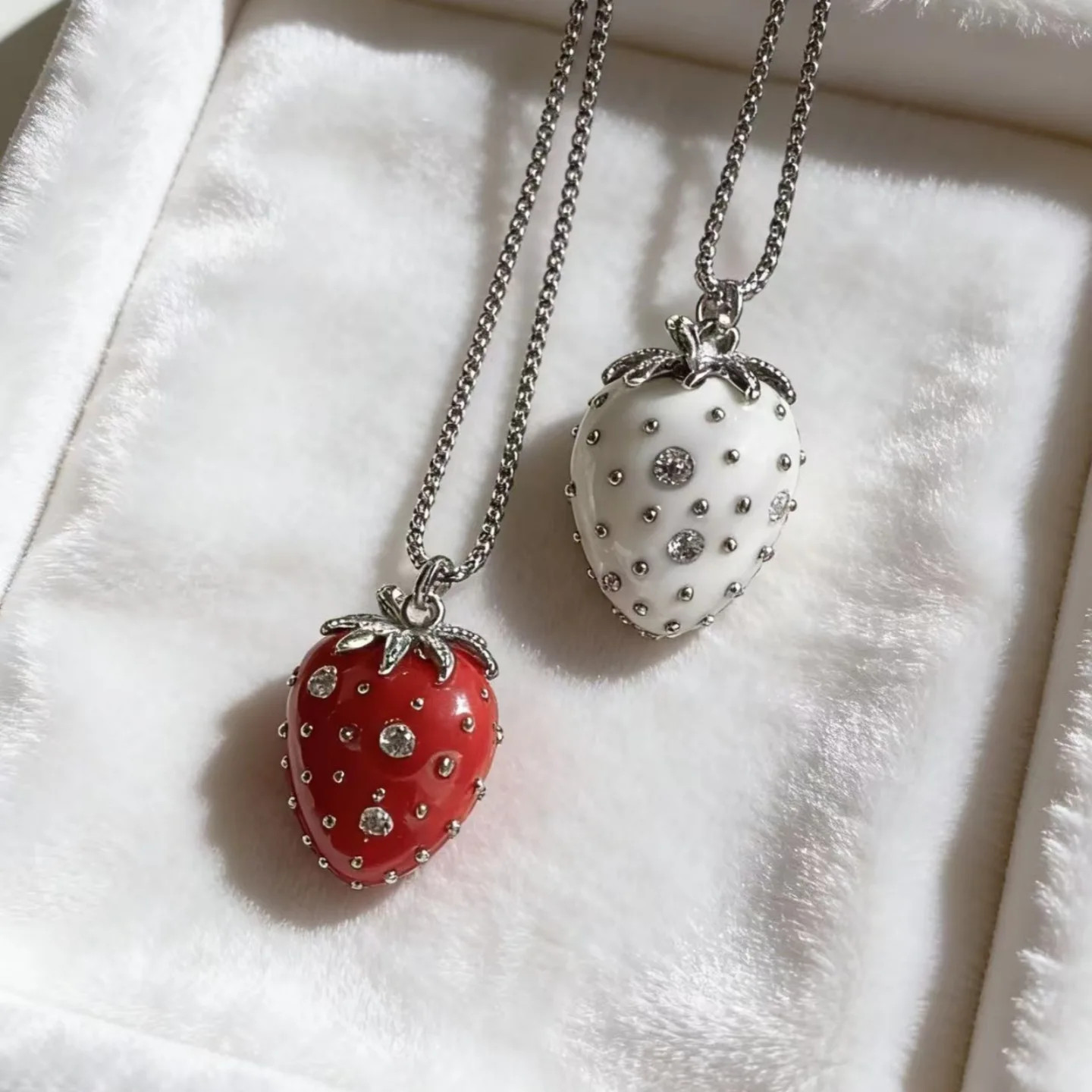 Strawberry Zircon Necklace Women Minimalist Cute Sweet Luxury Sweater Chain
