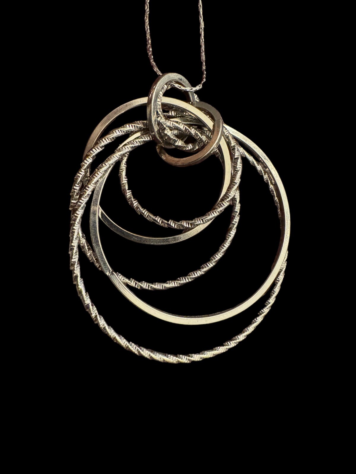 Modern Trendy Silver Tone Twisted Intertwined Circles Necklace, Silver Tone P2