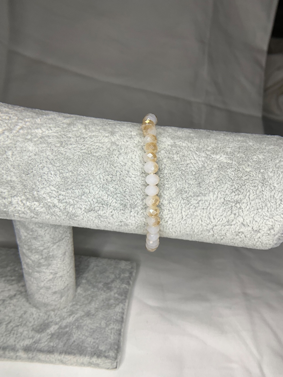 Set of 8 Gold & Champagne Beaded Stackable Bracelets – Excellent Condition