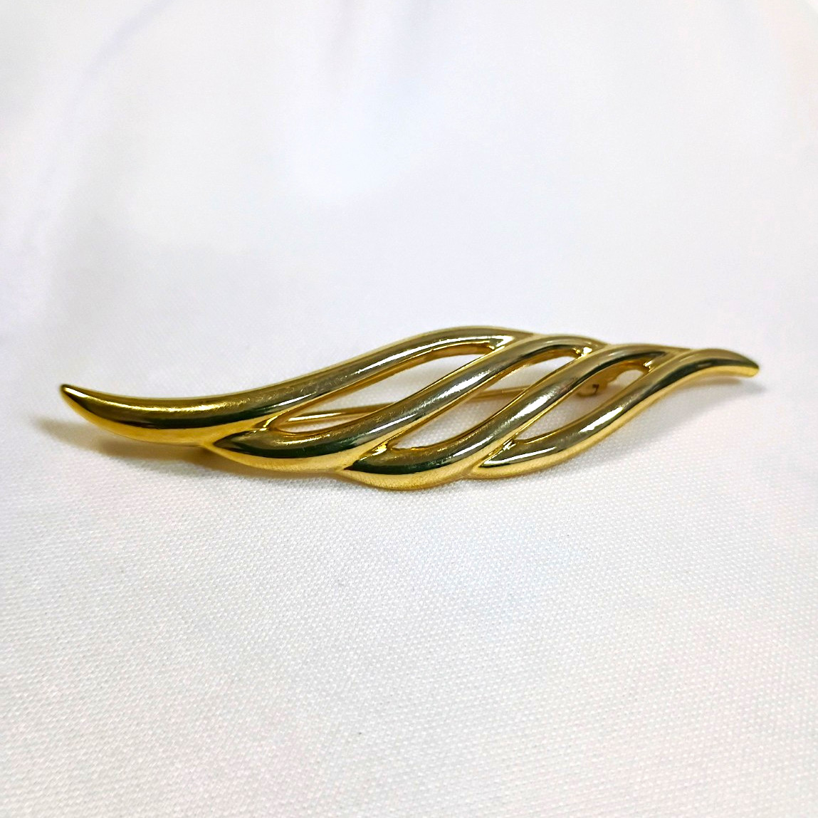 Trifari Signed Gold-Tone Leaf Swirl Brooch Pin Metal No Stone Vintage