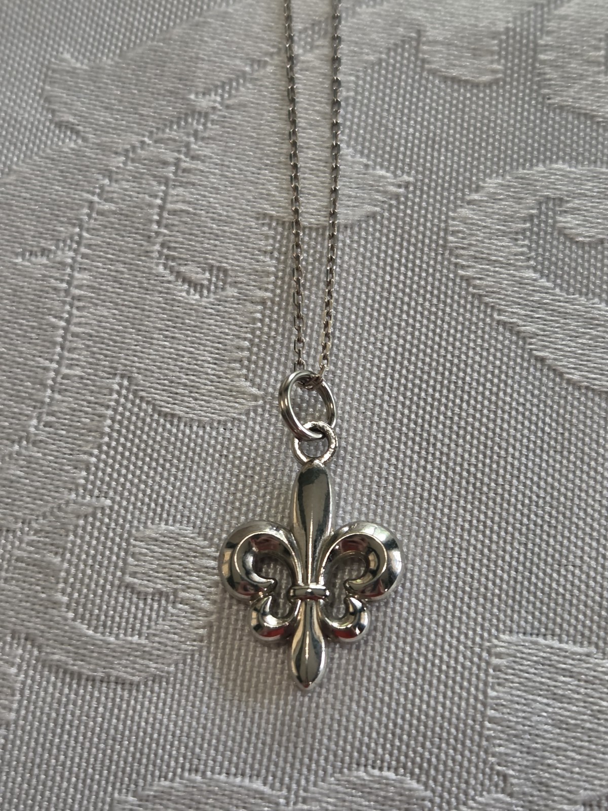 Sterling Silver 925 18″ Link Chain Necklace w/ Silver Tone Fleur De Lis Pendant