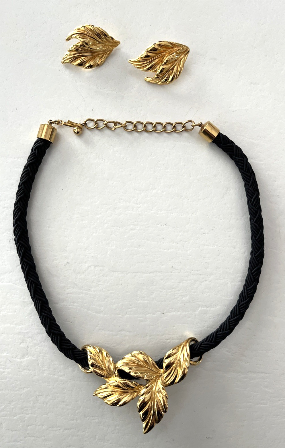 Avon 90s Whispering Leaves Corded Choker Pendant W/ Leaf Earrings
