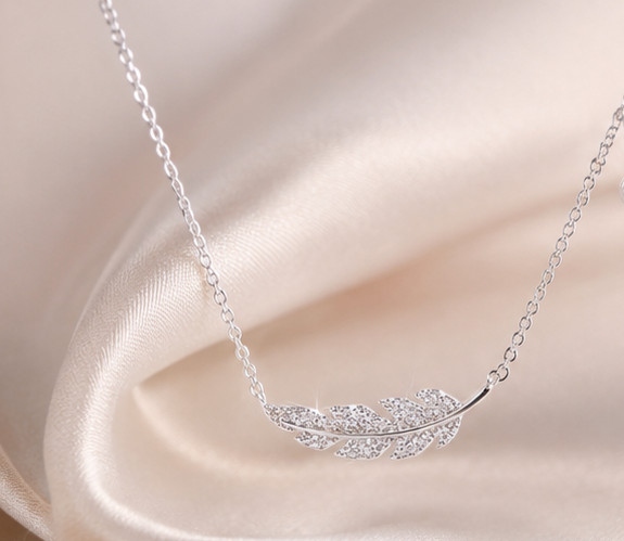 1.00ct Round Cut Simulated Diamond Amulet Feathers Pendant 14k White Gold Plated