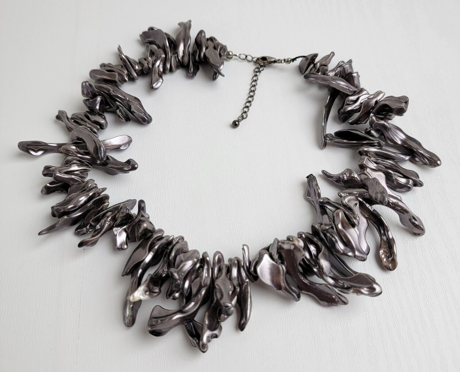 Gray Mother Of Pearl Wreath Necklace 18.5 in Gunmetal Tone Lobster Clasp