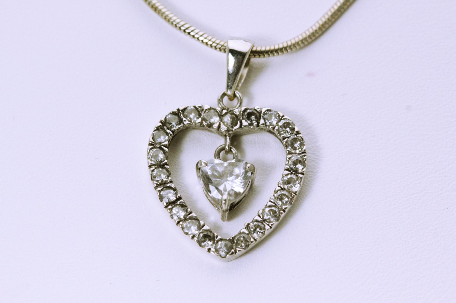 925 Sterling Silver CZ Heart Pendant on a 16″ Serpentine Chain 9.1g (NEC1009)