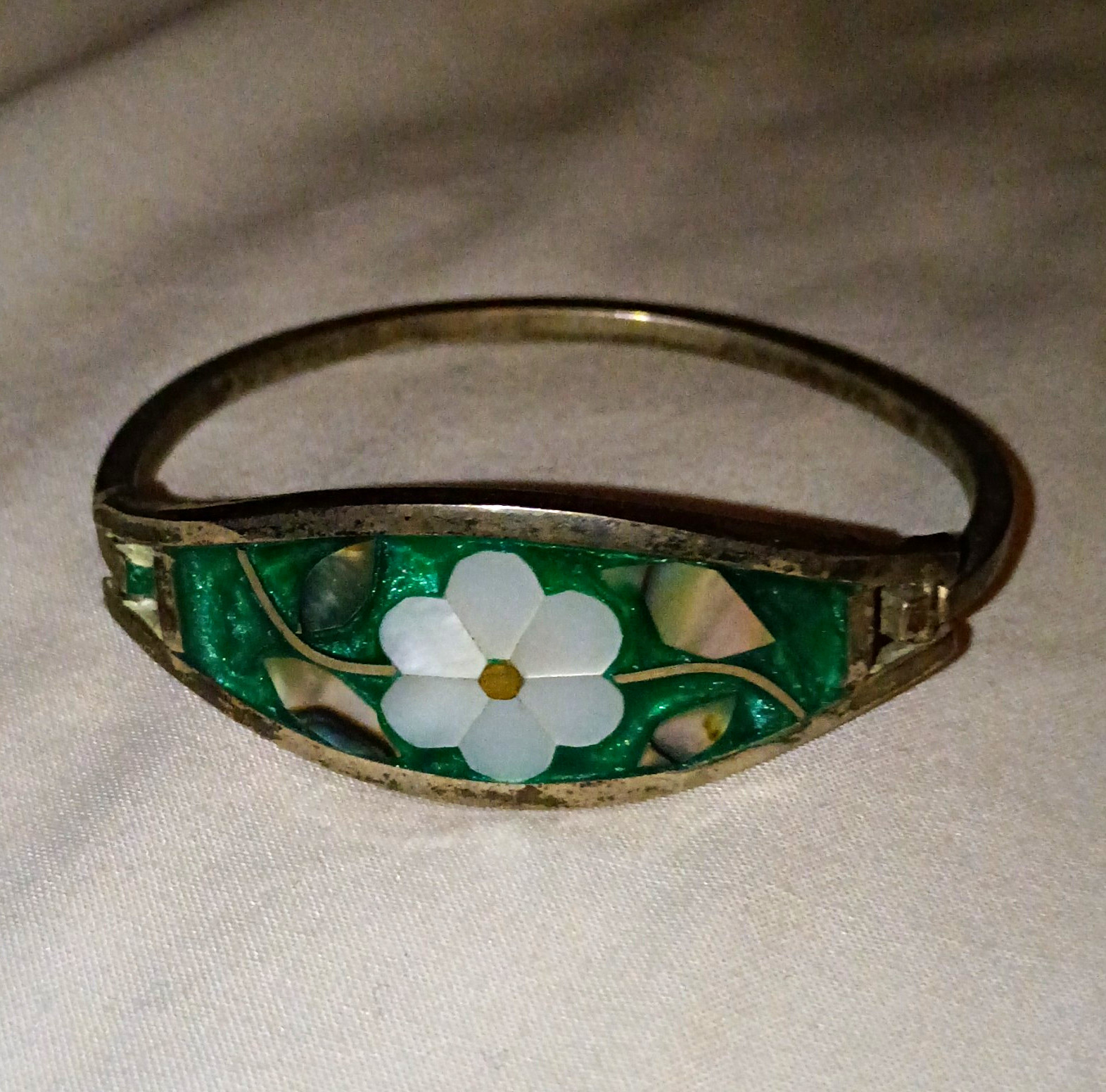 Green & White Metal Flower Inlay Bangle Bracelet, Smooth Circular Slip-On