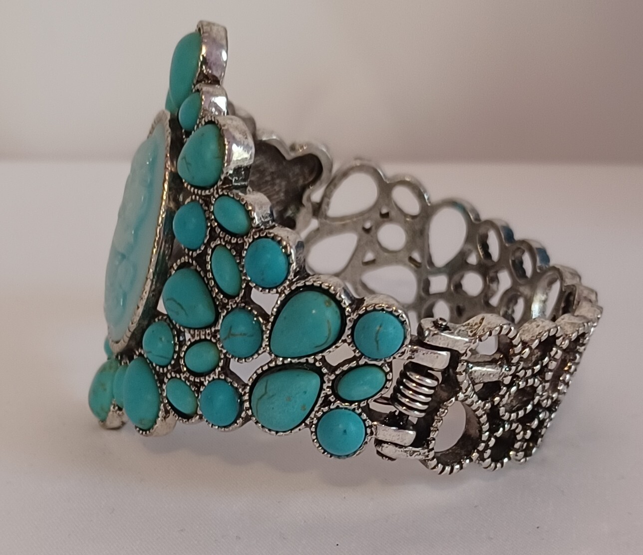 Cameo and Sleeping Beauty Color Howlite Womens Bangle Bracelet 7.0 In 26.00 ctw