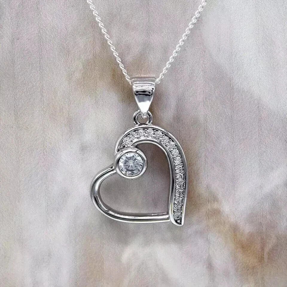 Round Cut Simulated Diamond Stunning Heart Shape Pendant 14k White Gold PlatedRo