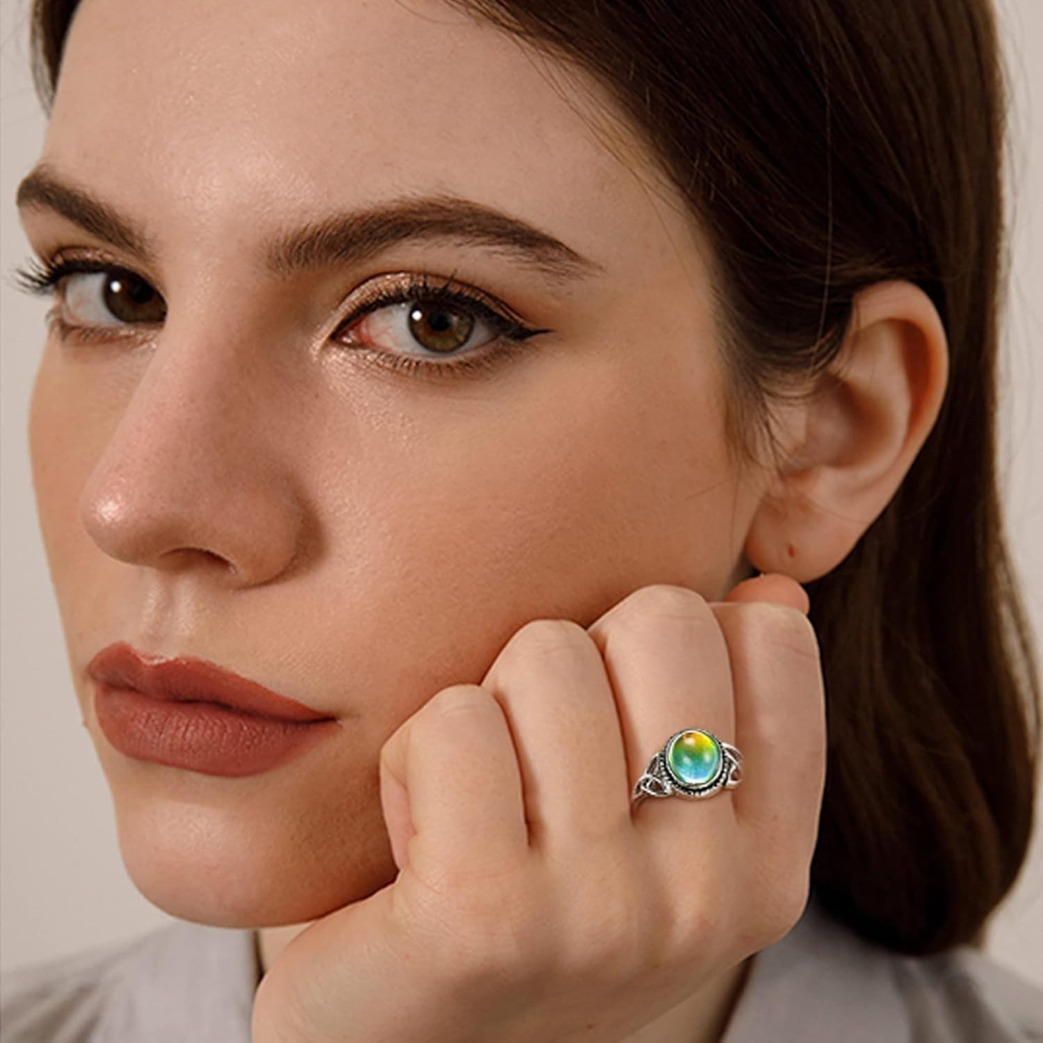 925 Sterling Silver Mood Ring with Vintage Celtic Knot – Color Changing Elegance