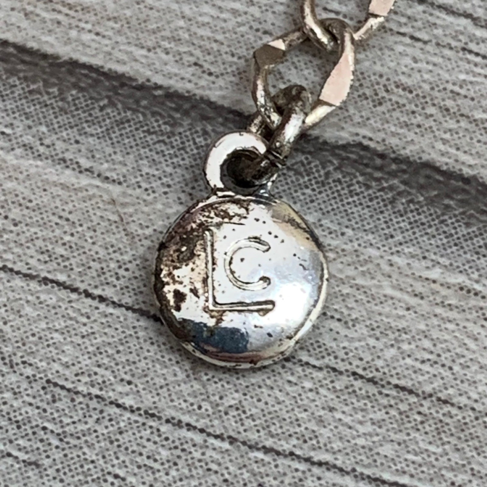 Liz Claiborne Silver Tone Double Strand Rope Chain Floral Pendant Necklace 16in