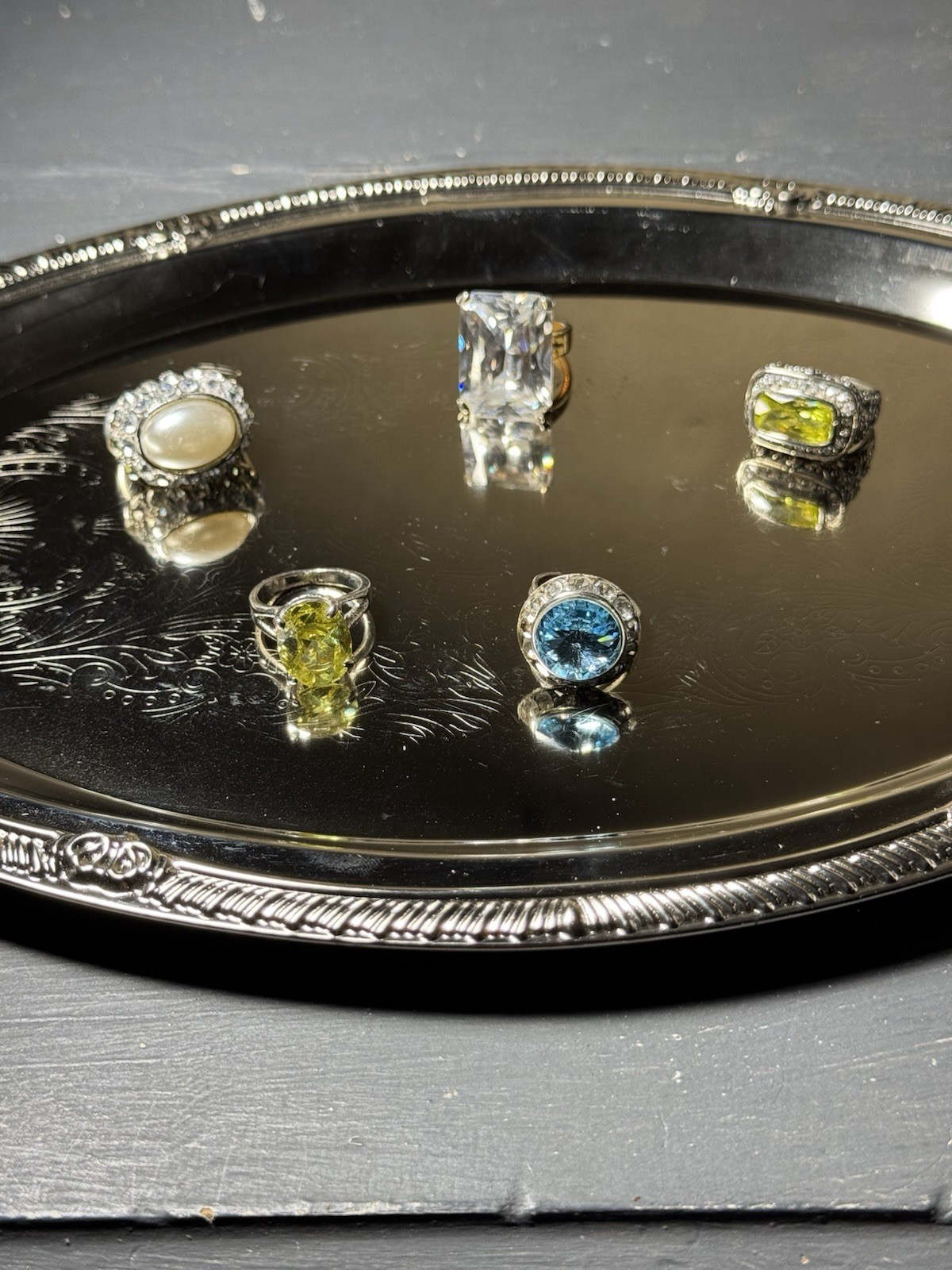 Assorted 5 fashion ring lot in mixed styles and sizes. Adjustable, 7, 8 and 9