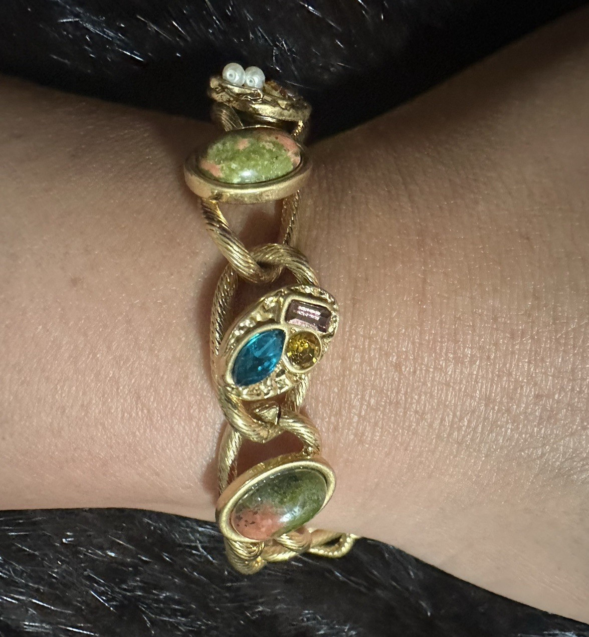 Gold Tone Bar Link Charm Bracelet Dangle Oval Glass Stones Bezel 7in