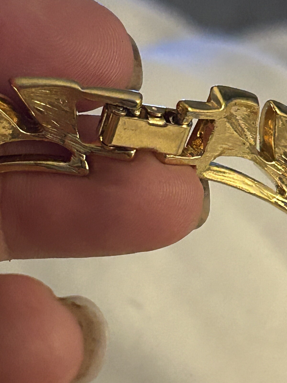 Trifari Gold Tone White Cream Enamel Leaf Link Collar Necklace Choker 16 Signed
