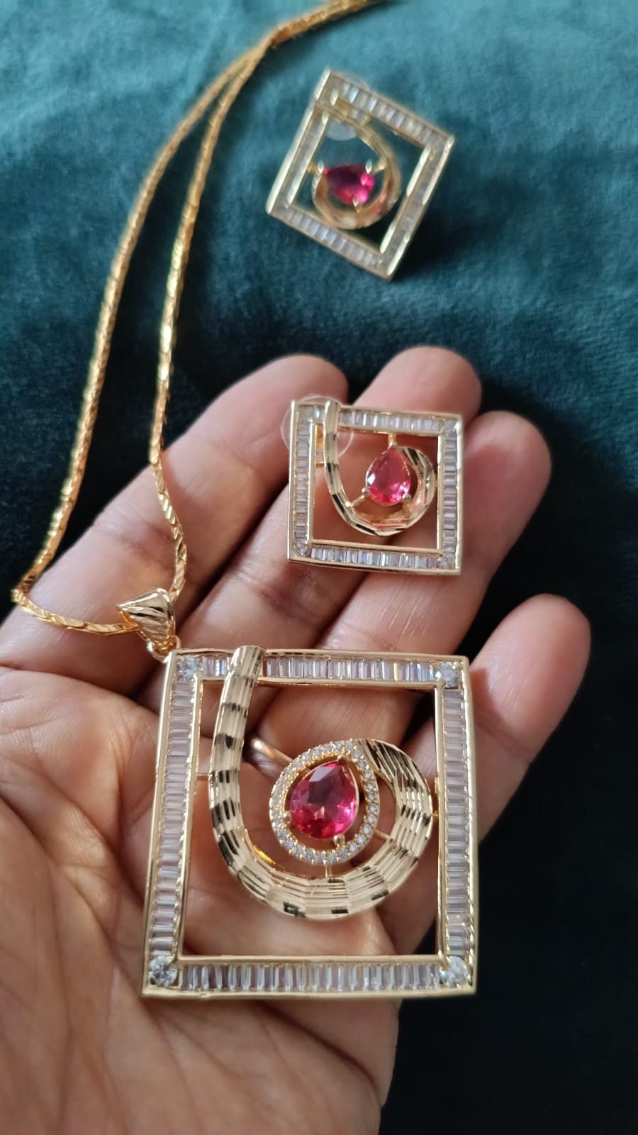 Exclusive High-Quality Chain Set with Pendant & Earrings | Elegant Designer Jewe