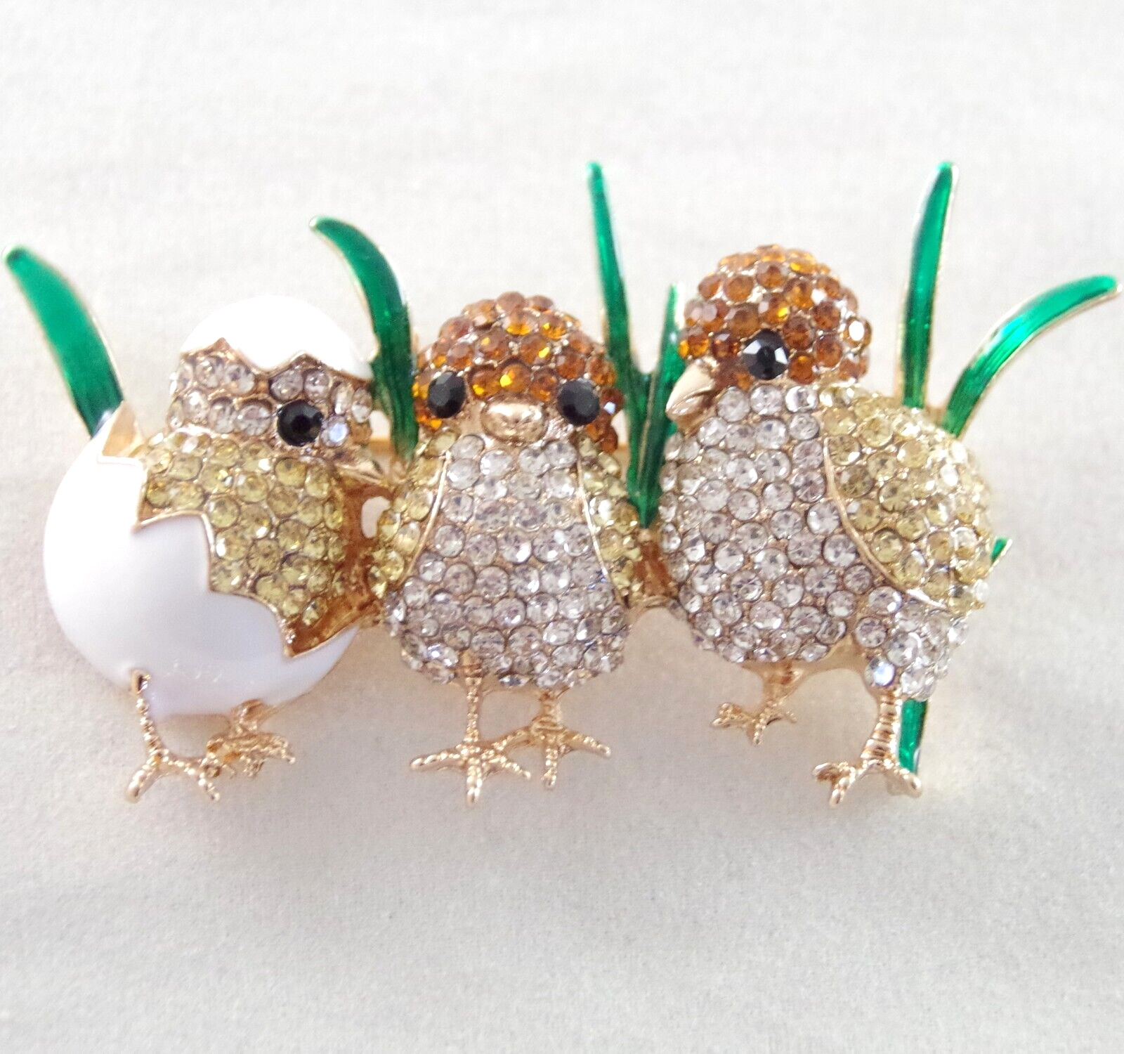2 5/8″ NAPIER INSPIRED 3 BABY CHICKS 1 HATCHING RHINESTONE EASTER PENDANT BROOCH