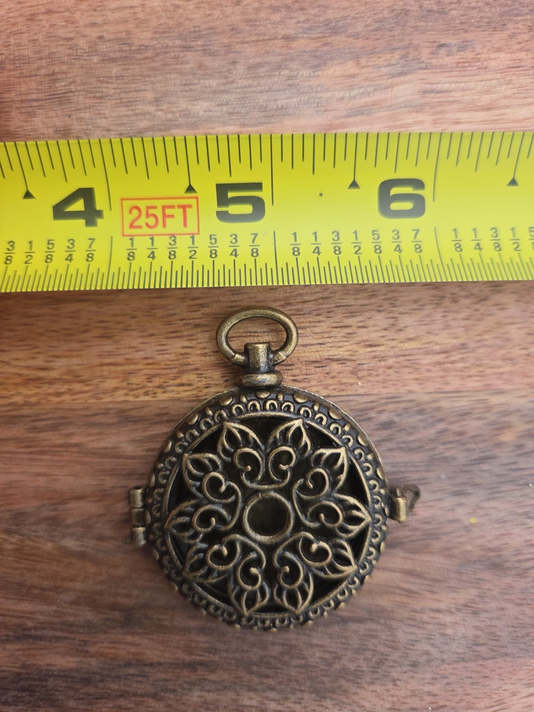 Vintage Victorian Metal Locket Pendant With See-through Front Picture