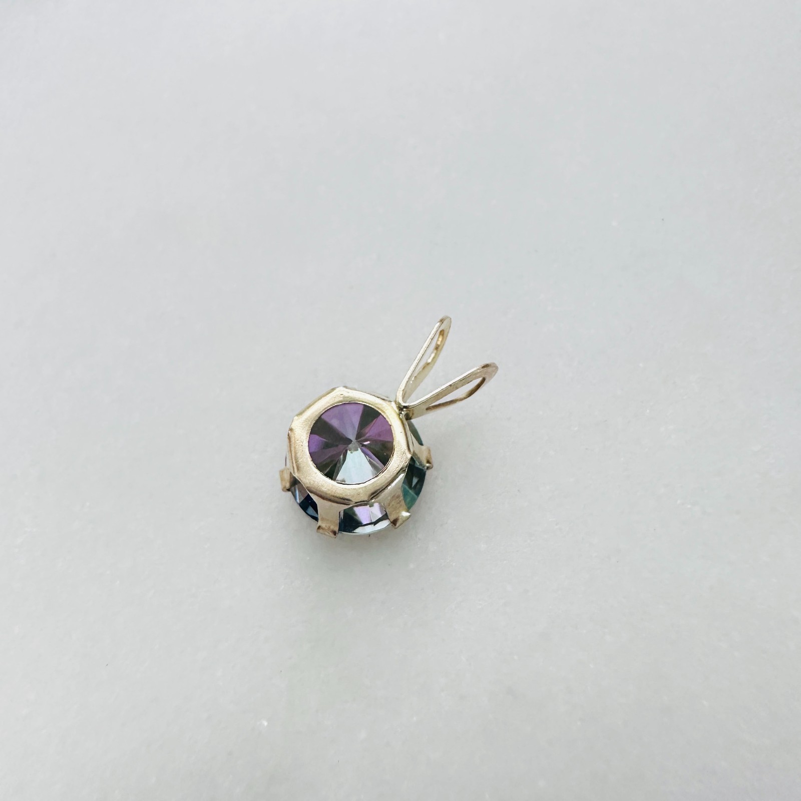 Solid 10K Yellow Gold 1.03ct (6.5mm) Round-cut Faux Mystic Topaz Pendant