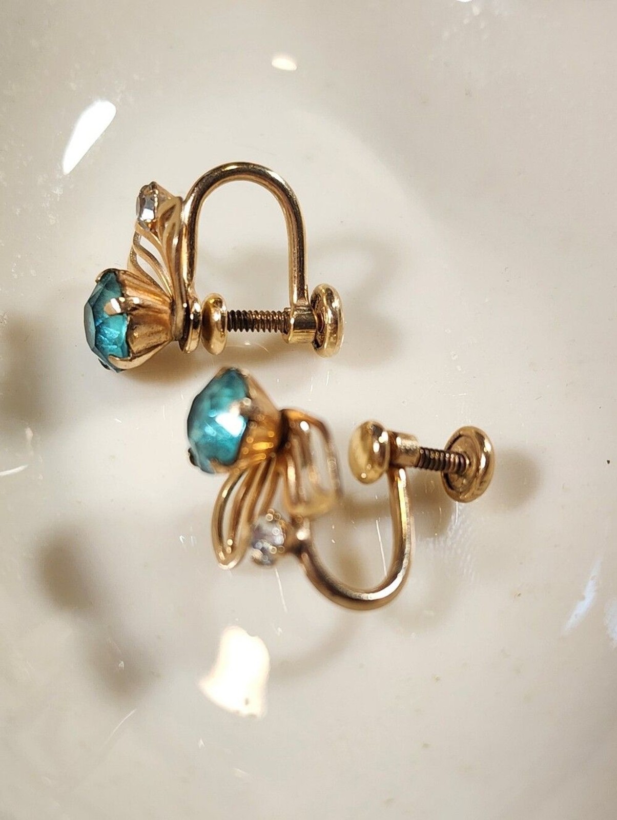 Vintage Van Dell 12K GF Blue Rhinestone Screw Back Earrings Gold Filled Signed.