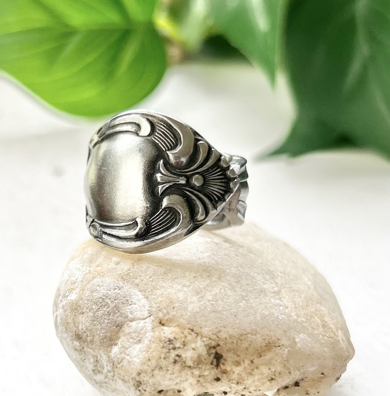 Silver Tone Metal Scroll Adjustable Wrap Band Ring Size 8 No Stone