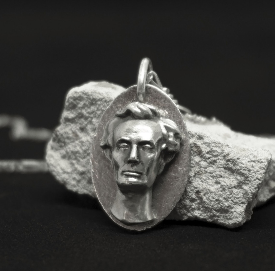 Abraham Lincoln Bronze/Silver Pendant, USA President Patriotic Necklace