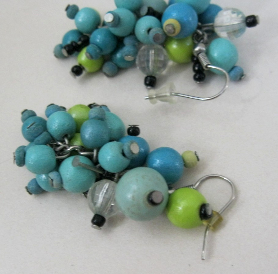 Dangle Cluster Pierced Earrings Multicolor Faux Turquoise Plastic, Glass Beads