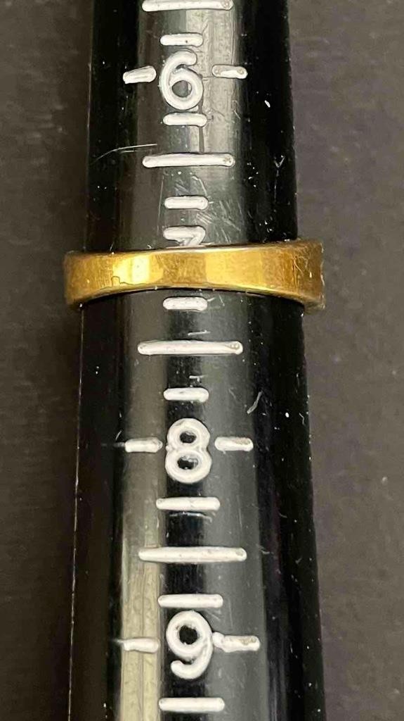 Vintage 18K HGE Gold Cocktail Ring Size 7. Faceted Oval, Round, Baggett Stones