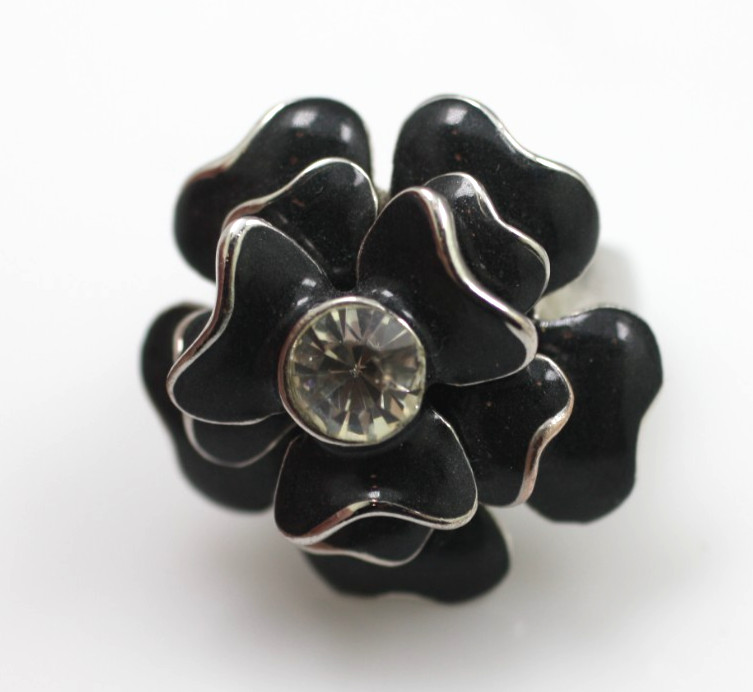 Silver tone silvery black gray enamel clear stone flower cocktail ring size 7