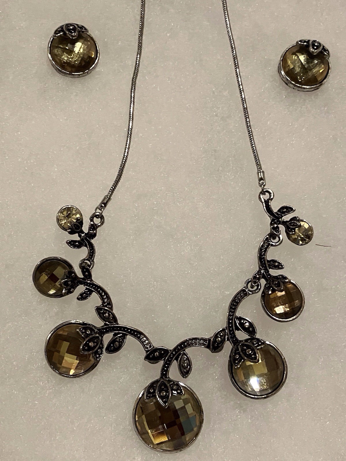 glass and metal choker necklace With Matching Post Earrings