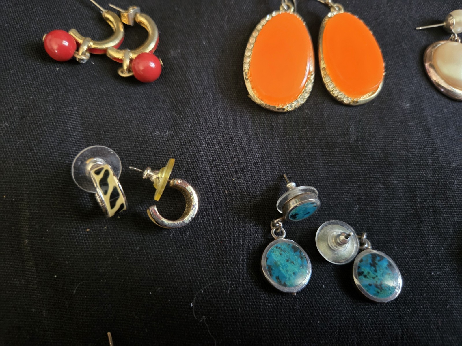Vtg 18 Pairs Of Earrings Mixed Material Mixed Lot Dangle- Stud