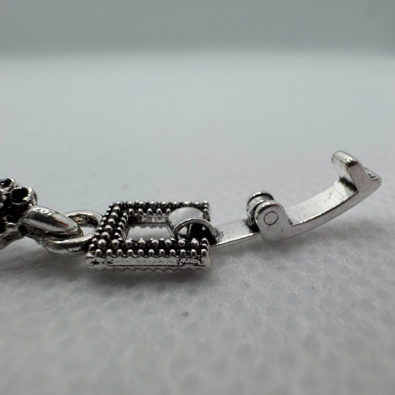 Vintage Floral Bracelet Antique Silver Tone Red Green Black Crystal Jewelry 12.1