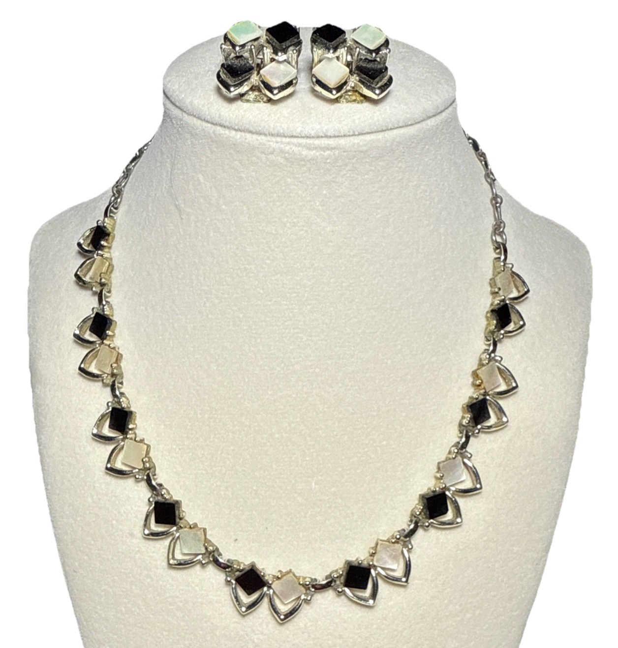 Black White Silver Tone Matching Necklace and Clip-On Earrings Set Vtg J-6C