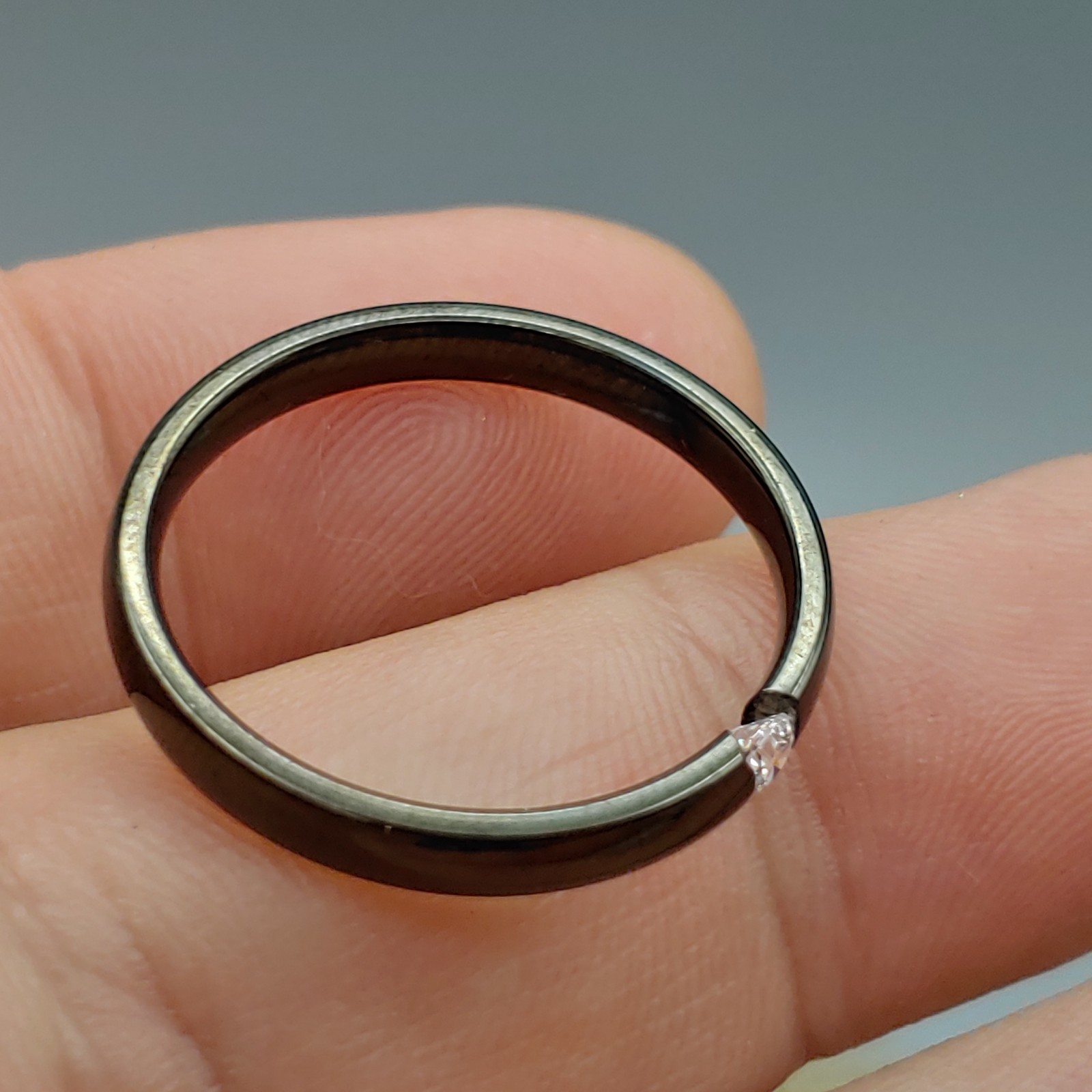Round Cut Tension Set Style Black tone ring size 11 weighs 2.7g band 3mm